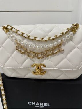 NIB White Quilted Pearl-Accent Crossbody Bag— GWP